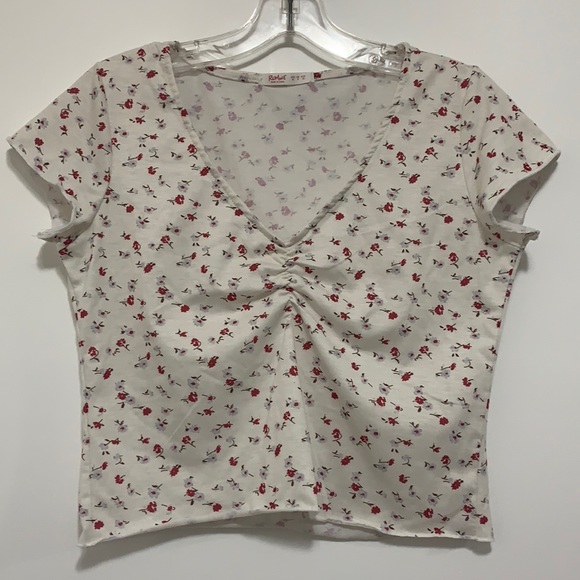 ROMWE Tops - Floral Crop Top